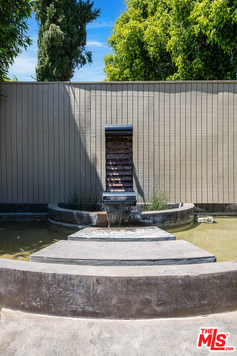 https://media.crmls.org/mediaz/9122aeb4-b062-4b98-9b0a-04719942294f.jpg?preset=X-Large