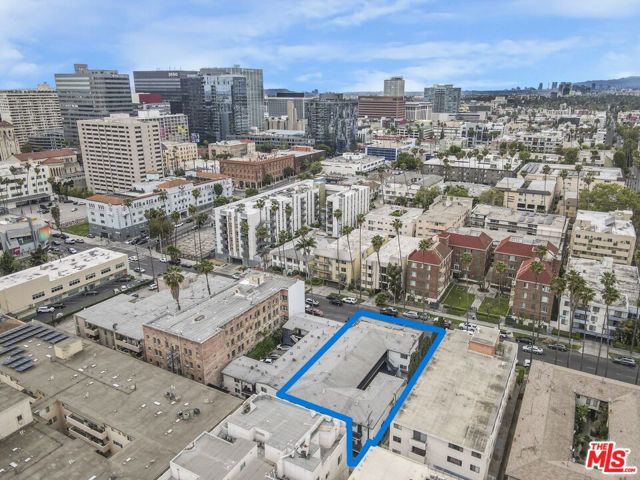 400 S Mariposa Avenue, Los Angeles CA: https://media.crmls.org/mediaz/9122f18a-a593-4ba1-b920-c120c1c0691d.jpg