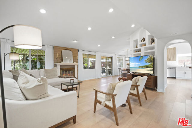 20338 Coulson Street, Woodland Hills CA: https://media.crmls.org/mediaz/91230731-9e76-4575-9a6c-ca81d73c052d.jpg