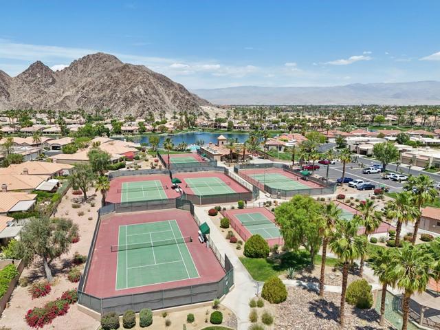48509 ViA Encanto, La Quinta CA: https://media.crmls.org/mediaz/91235bc1-0707-4af1-aef7-591e5bdaf342.jpg