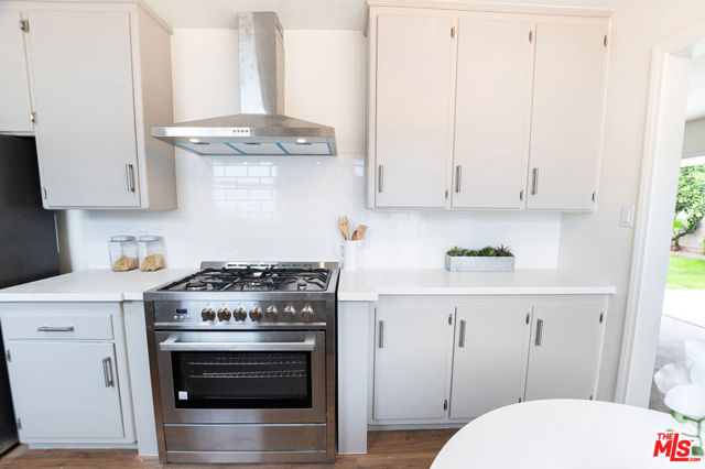 17209 Stagg Street, Van Nuys CA: https://media.crmls.org/mediaz/9124be6e-5b39-4305-9904-c7141cfde0bf.jpg