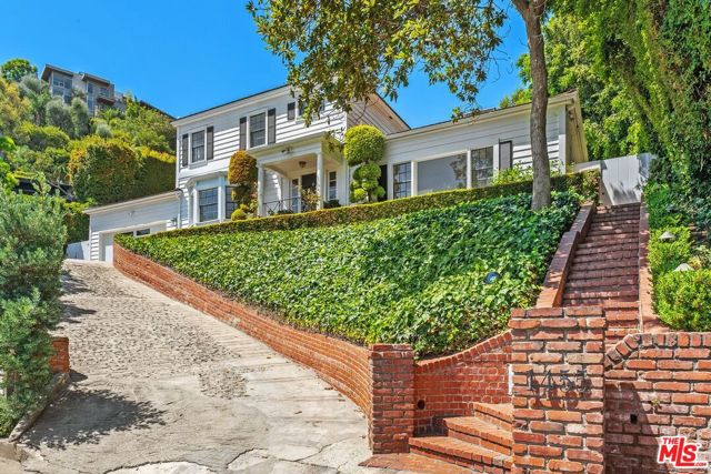 1455 Belfast Drive, Los Angeles CA: https://media.crmls.org/mediaz/91254cc2-3a92-4cee-af4e-729fb9ed074e.jpg