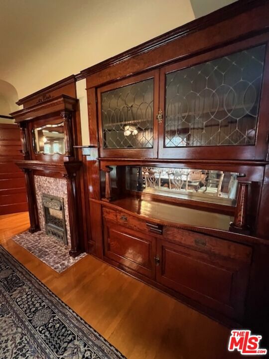 1340 Carroll Avenue, Los Angeles CA: https://media.crmls.org/mediaz/9125844e-049b-44d9-b4e8-3dec6ec60dff.jpg