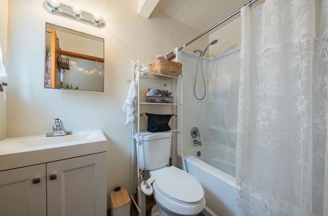 570572 Belden Street, Monterey CA: https://media.crmls.org/mediaz/912599a3-6adc-4750-8e1c-5eda0211290b.jpg