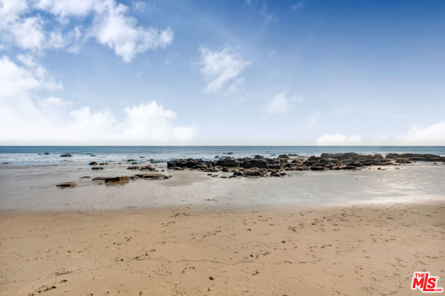 20840 Pacific Coast Highway, Malibu CA: https://media.crmls.org/mediaz/9125f1f1-b966-4d14-a3d7-a99776386b50.jpg