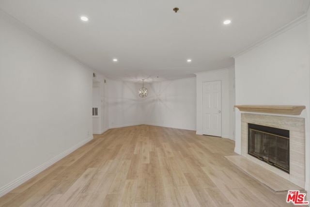 675 Oak Run Trail, Oak Park CA: https://media.crmls.org/mediaz/912604bc-605b-479a-972e-a5a3a1715afa.jpg