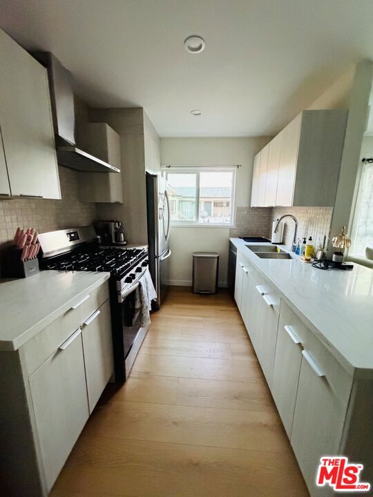 348 South Rexford Drive, 4 photo 6
