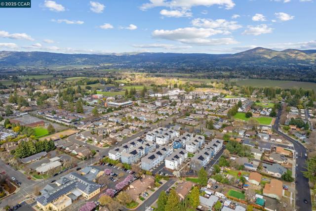 339 Pear Tree Ter, Napa CA: https://media.crmls.org/mediaz/91274202-f9ea-45ec-acf1-cf8dbdeb1237.jpg