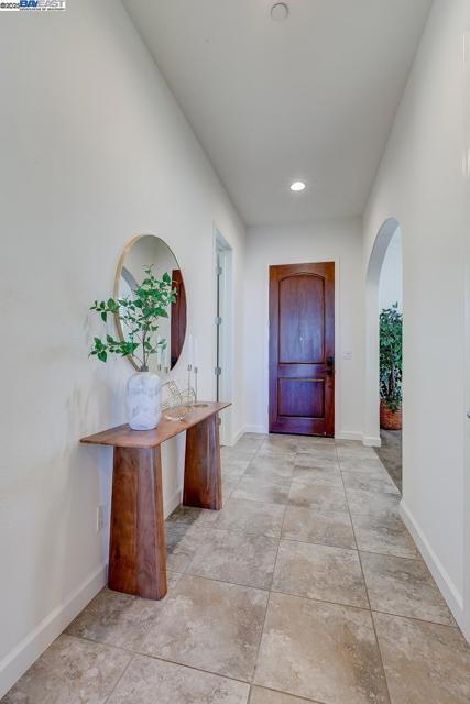 1440 Riva Trigoso Dr, Manteca CA: https://media.crmls.org/mediaz/9127610c-4bc0-4d55-85db-f9342d3449bf.jpg