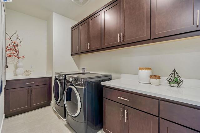2002 Davoli Ct, San Ramon CA: https://media.crmls.org/mediaz/91278677-4c91-4131-9d62-d3998c7379a5.jpg