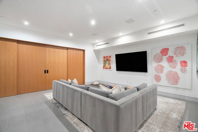 1527 Rising Glen Road, Los Angeles CA: https://media.crmls.org/mediaz/9127bca2-3634-45fa-9336-b4ad7208d452.jpg