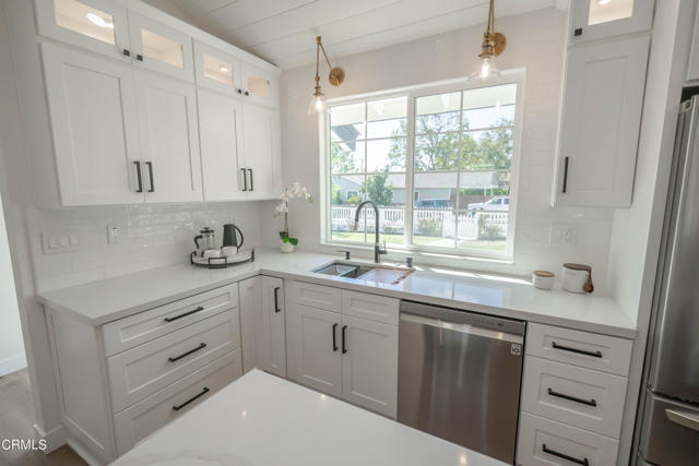 Cabinets w/Glass fronts and Lights