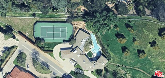 24341 Bridle Trail Road, Hidden Hills CA: https://media.crmls.org/mediaz/91293743-1d00-40f3-91ef-804173e40daf.jpg