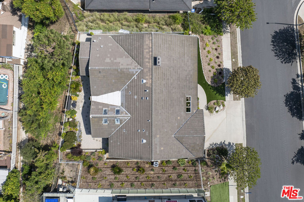 https://media.crmls.org/mediaz/9129c69a-92d2-4e73-9320-98d383a918bf.jpg?preset=X-Large