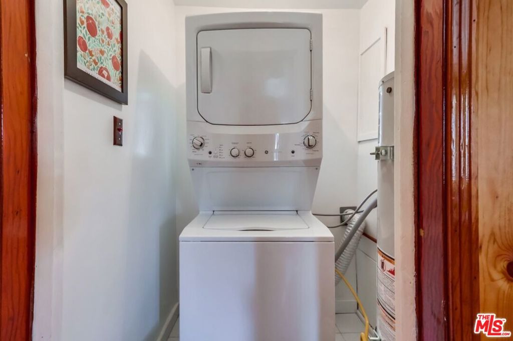 https://media.crmls.org/mediaz/912a03b3-d5a2-4d63-9ed8-b9608660e752.jpg?preset=X-Large