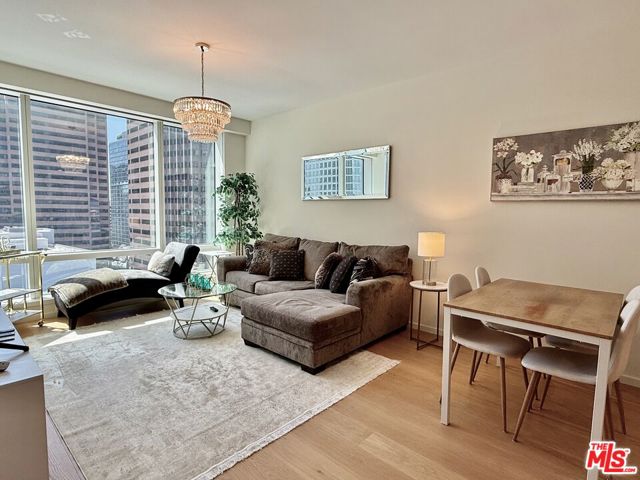 877 Francisco Street, Los Angeles CA: https://media.crmls.org/mediaz/912a34d7-05ff-4189-b1da-9a63c3713492.jpg