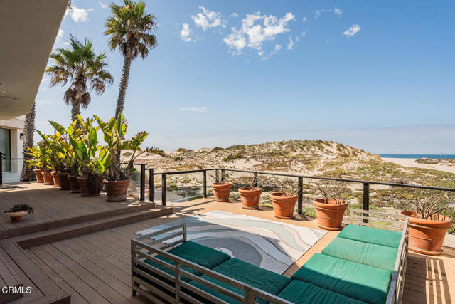 1501 Mandalay Beach Road, Oxnard CA: https://media.crmls.org/mediaz/912a4138-d279-4228-9349-6900bf74d96b.jpg