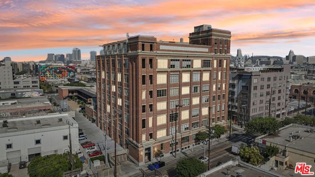 1850 Industrial Street, Los Angeles CA: https://media.crmls.org/mediaz/912a98c6-8dfa-442b-bb66-cf686124fc1e.jpg