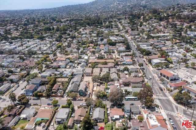 1317 Punta Gorda, Santa Barbara CA: https://media.crmls.org/mediaz/912aa08d-bca3-42dd-a462-076e3c9c90b3.jpg