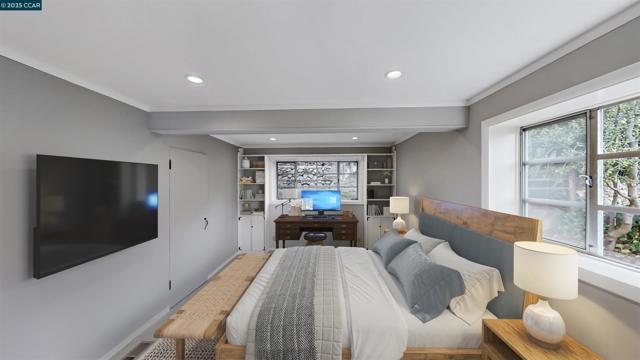 5716 Merriewood Drive, Oakland CA: https://media.crmls.org/mediaz/912af99c-15e6-48d9-914f-ffb9f9221704.jpg