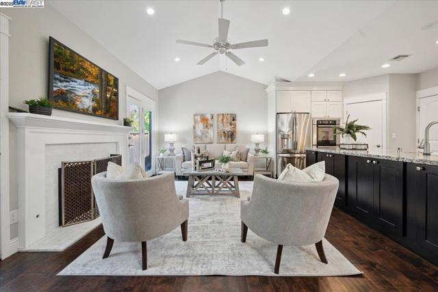 3186 Berkshire Ct, Pleasanton CA: https://media.crmls.org/mediaz/912b23d4-e2bf-4a87-b88e-0202d5f375eb.jpg