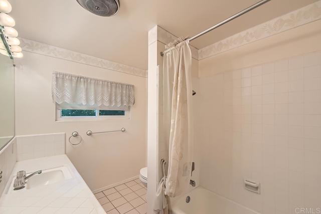 Detail Gallery Image 17 of 40 For 751 Hacienda Drive, El Cajon,  CA 92020 - 4 Beds | 3 Baths