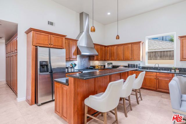 3718 S Barrington Avenue, Los Angeles CA: https://media.crmls.org/mediaz/912b8f27-a601-463c-8821-5d3b8848837e.jpg