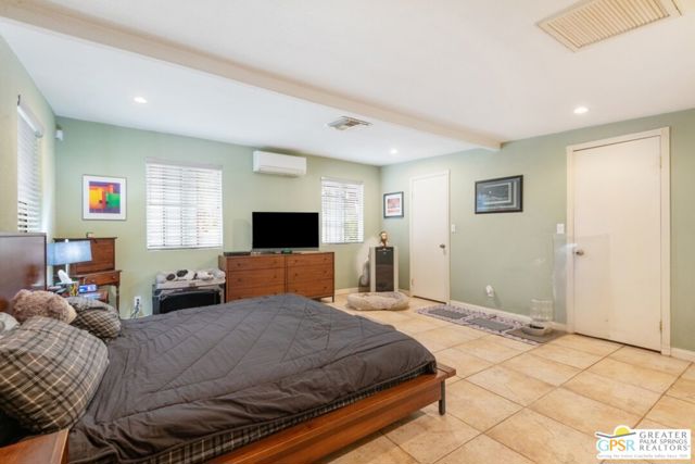 648 S Roxbury Drive, Palm Springs CA: https://media.crmls.org/mediaz/912bb80b-51e6-4902-ac10-8a41f8555133.jpg