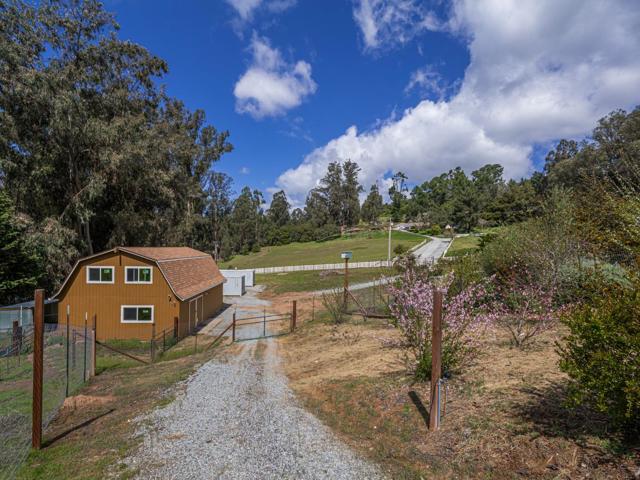 20150 Tarawild Court, Prunedale CA: https://media.crmls.org/mediaz/912c4657-839b-40ed-92d1-bf6cd2e7d238.jpg