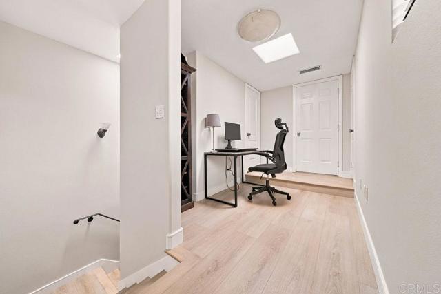 14819 Magnolia Boulevard, 7 photo 21