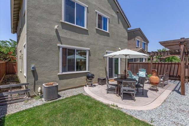 270 Robin Place, Gilroy CA: https://media.crmls.org/mediaz/912c99eb-321a-49e1-8427-9633e4ba9f44.jpg
