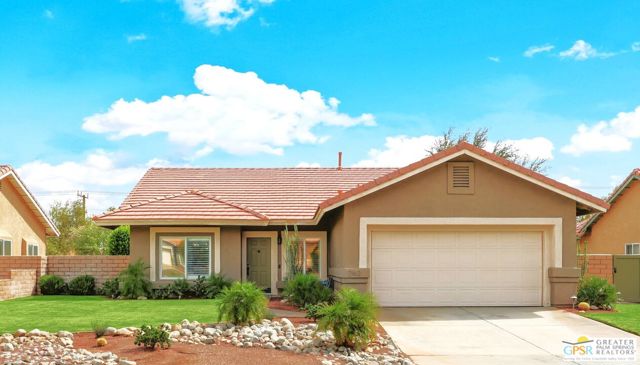 2162 Shannon Way, Palm Springs CA: https://media.crmls.org/mediaz/912e65e3-f2da-497b-a24c-67a8f3371a23.jpg