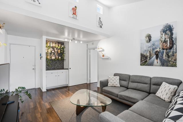 1885 Diamond St, San Diego CA: https://media.crmls.org/mediaz/912faef8-ba7b-48d3-bdb9-056d7c5661ef.jpg