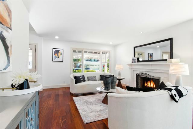 2673 Velvet Way, Walnut Creek CA: https://media.crmls.org/mediaz/91304ff9-3fd5-45c4-afd5-76713519089a.jpg