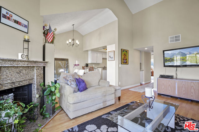 22040 Gault Street, 46 photo 3