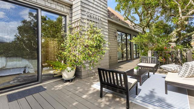 11 Hawk View, Portola Valley CA: https://media.crmls.org/mediaz/9131703e-c02c-4380-9988-55b2253cdd18.jpg