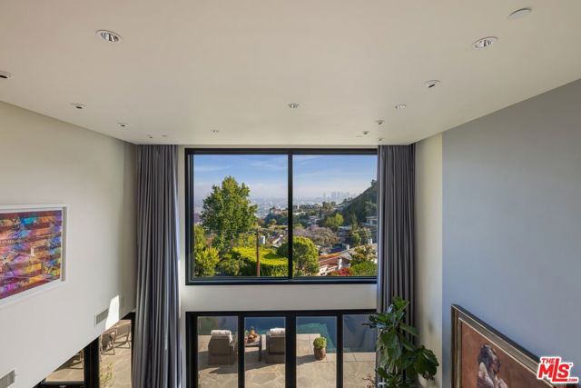 1573 Sunset Plaza Drive, Los Angeles CA: https://media.crmls.org/mediaz/91318f08-77d6-4228-aa5b-9e4226314fa1.jpg