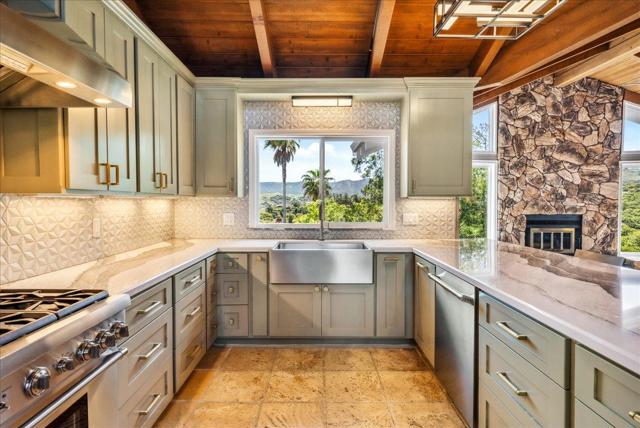 24805 Corte Poco, Salinas CA: https://media.crmls.org/mediaz/913251f6-20c4-4771-b0a5-3eb4ad4e2150.jpg