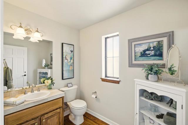 2525 Bridle Path Drive, Gilroy CA: https://media.crmls.org/mediaz/913257c0-d5a9-4b04-8e58-d71c62390af2.jpg