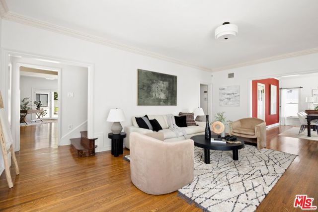3067 Motor Avenue, Los Angeles CA: https://media.crmls.org/mediaz/913466b5-a6e9-48d4-86d4-179b82b3670b.jpg