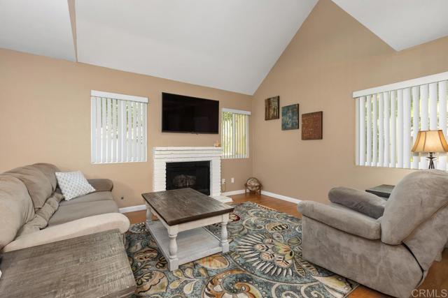 Detail Gallery Image 6 of 46 For 325 N Melrose Dr #a,  Vista,  CA 92083 - 2 Beds | 2 Baths