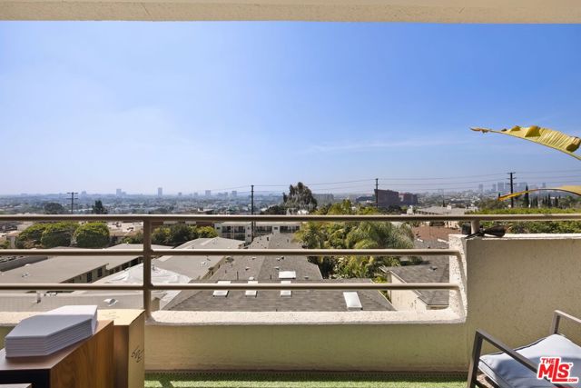 1131 Alta Loma Road, West Hollywood CA: https://media.crmls.org/mediaz/91351197-9ed7-4afd-b470-60d342c182e2.jpg