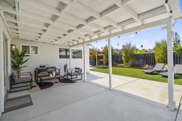 9480 Avenida Acero, Spring Valley CA: https://media.crmls.org/mediaz/91353938-682c-4aa8-95e0-7b64f57d2039.jpg