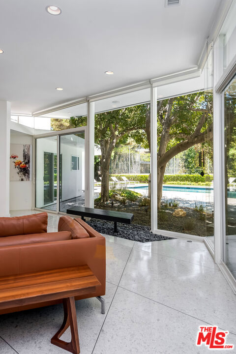 1010 N Rexford Drive, Beverly Hills CA: https://media.crmls.org/mediaz/91354bd8-b608-45a0-9d25-164bd2bbce38.jpg