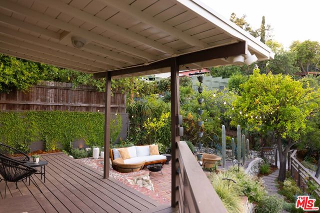 4825 Glenalbyn Drive, Los Angeles CA: https://media.crmls.org/mediaz/9135e823-0e27-4141-b531-957aff264eec.jpg