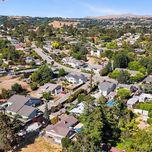 18767 Lamson Rd, Castro Valley CA: https://media.crmls.org/mediaz/9136bc1c-3519-4124-a4f7-b99a8648f0a2.jpg