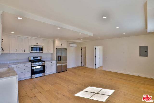 22227 PACIFIC COAST Highway, Malibu CA: https://media.crmls.org/mediaz/9136c7c5-15b6-4fb9-8030-3bd353e080d7.jpg