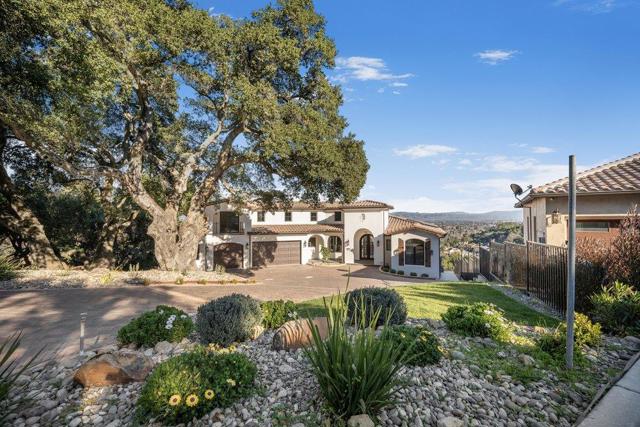 8772 Foxglove Court, Gilroy CA: https://media.crmls.org/mediaz/9137165a-3abc-417a-a96f-f1644314f0eb.jpg