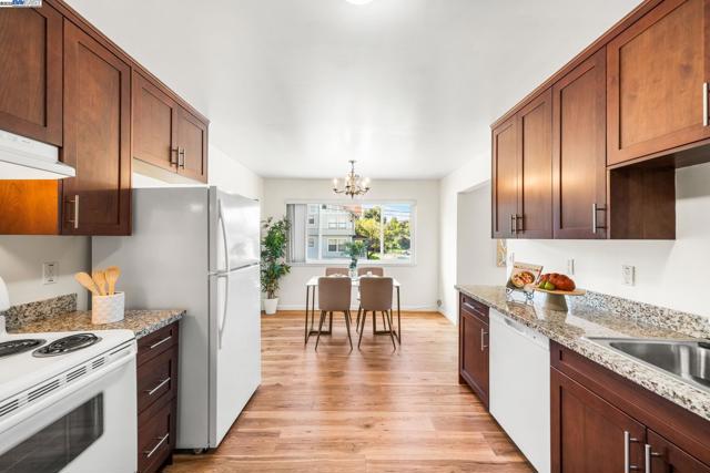 Image 5 of 25 For 210 Santa Clara Ave