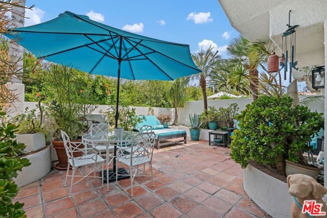 6435 Zumirez Drive, Malibu CA: https://media.crmls.org/mediaz/9138d9c8-5bf0-4fae-8a3e-20d7d9a97048.jpg